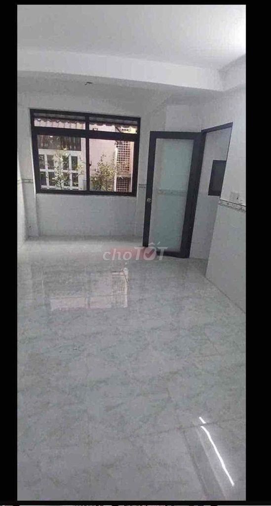 Renting the entire Chen Fei-ting front.