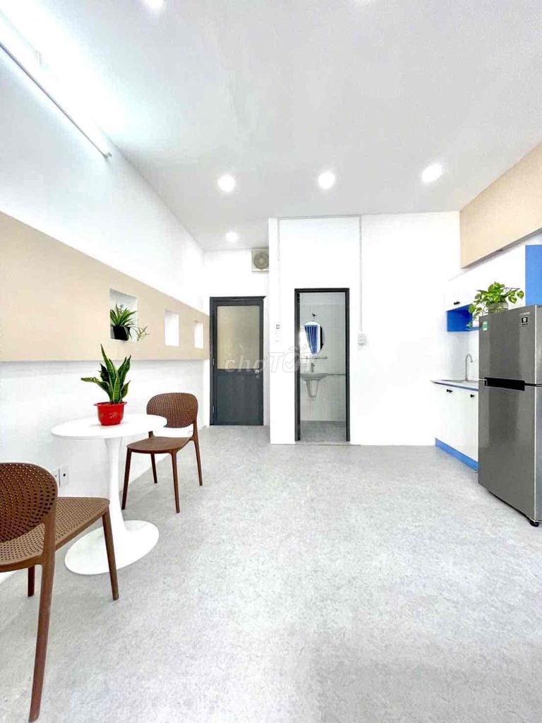 Corner 752/22 A Lạc Long Quân, area 4.2 x 12 meters, 4 stories, 5 bedrooms
