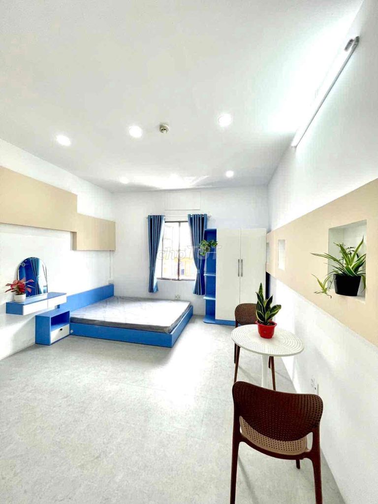 Corner 752/22 A Lạc Long Quân, area 4.2 x 12 meters, 4 stories, 5 bedrooms