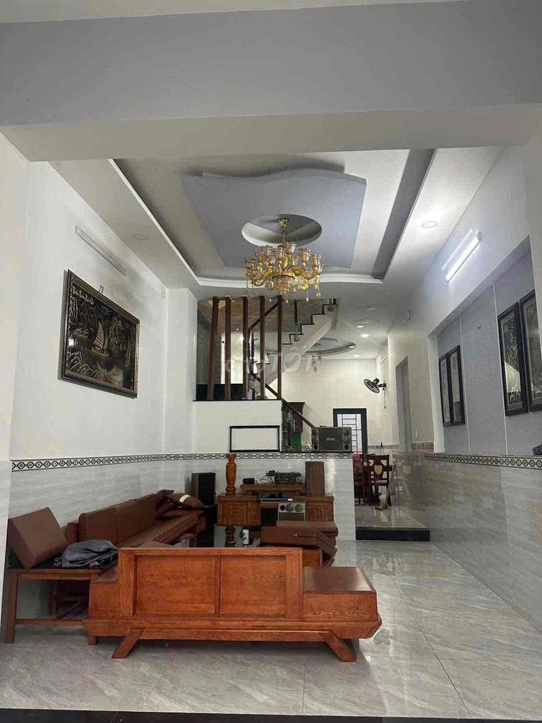 3 fourth floor bedroom 4 full-intent bathroom 6 meters of suitable passage and KENYA vpty