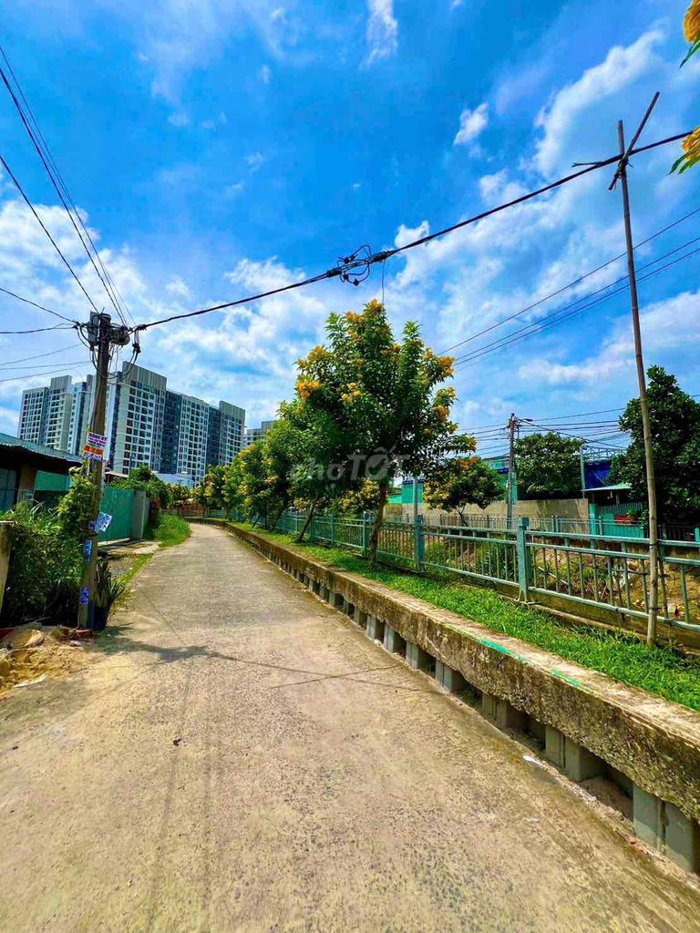 Let's rent a 4-25-foot Picity Village building.