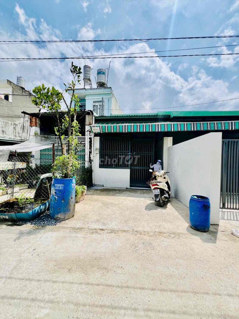 Let's rent a four-foot-one-thirty-five-five-five-five-two bedroom. A TKK toilet.