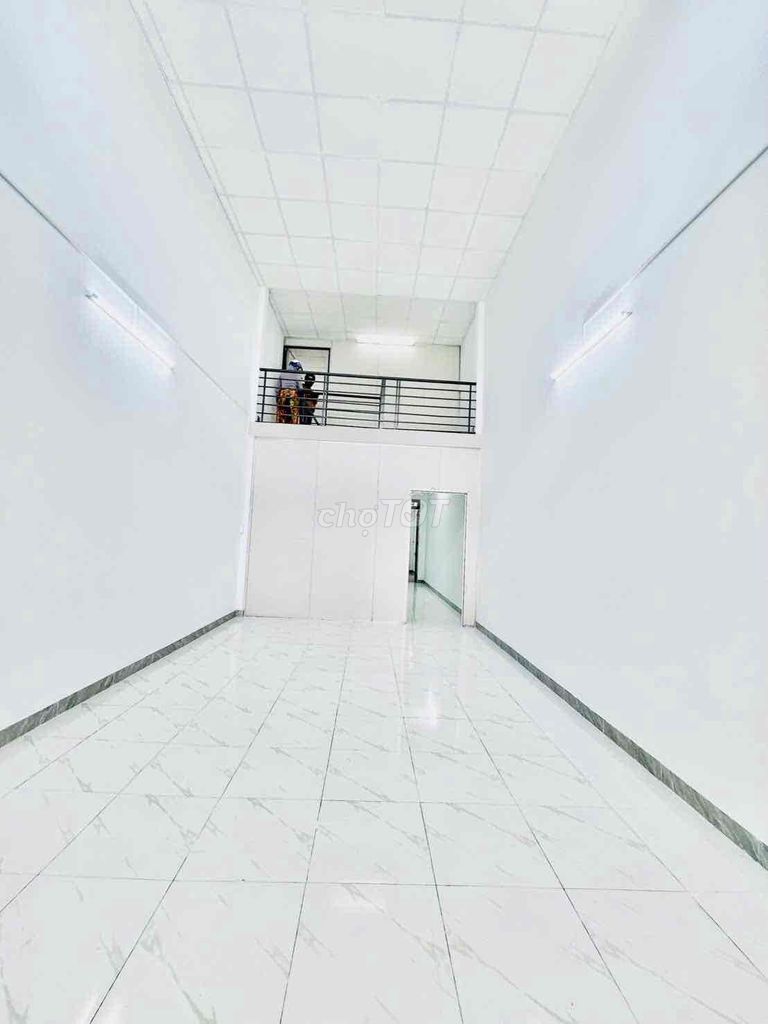 Let's rent a four-foot-one-thirty-five-five-five-five-two bedroom. A TKK toilet.