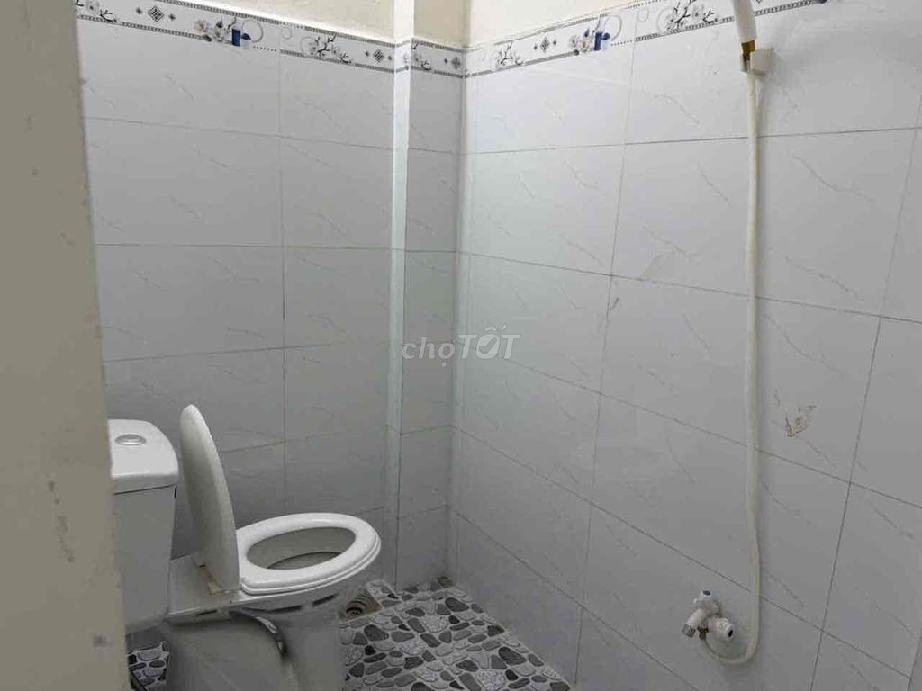 Nice place. Two bedrooms. A toilet. Four in the yard.