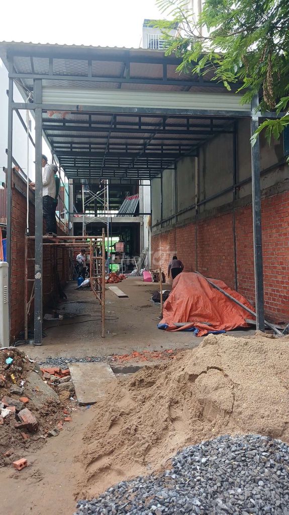 home area 5 x 20 meters empty over 10 days of handover