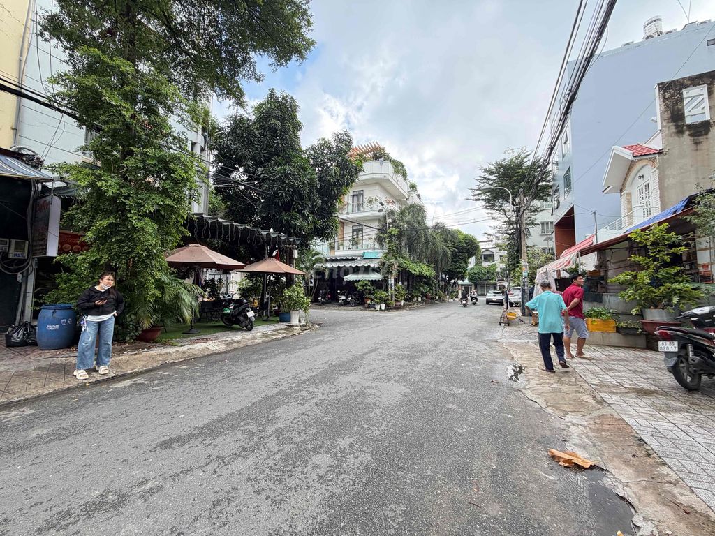Let's get a four-by-four-foot standard lease on the số 28 line.