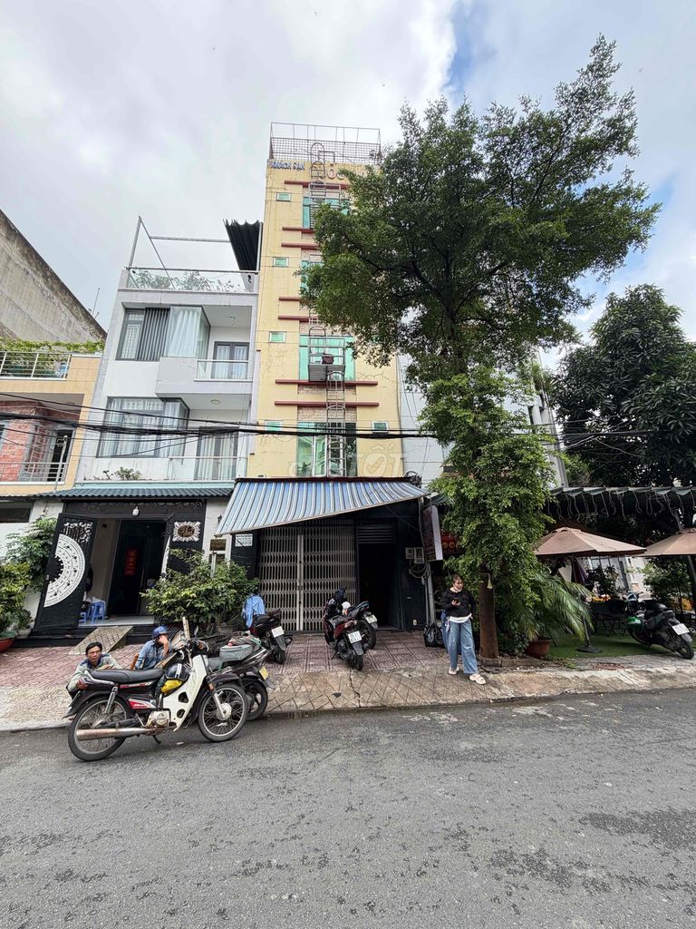 Let's get a four-by-four-foot standard lease on the số 28 line.