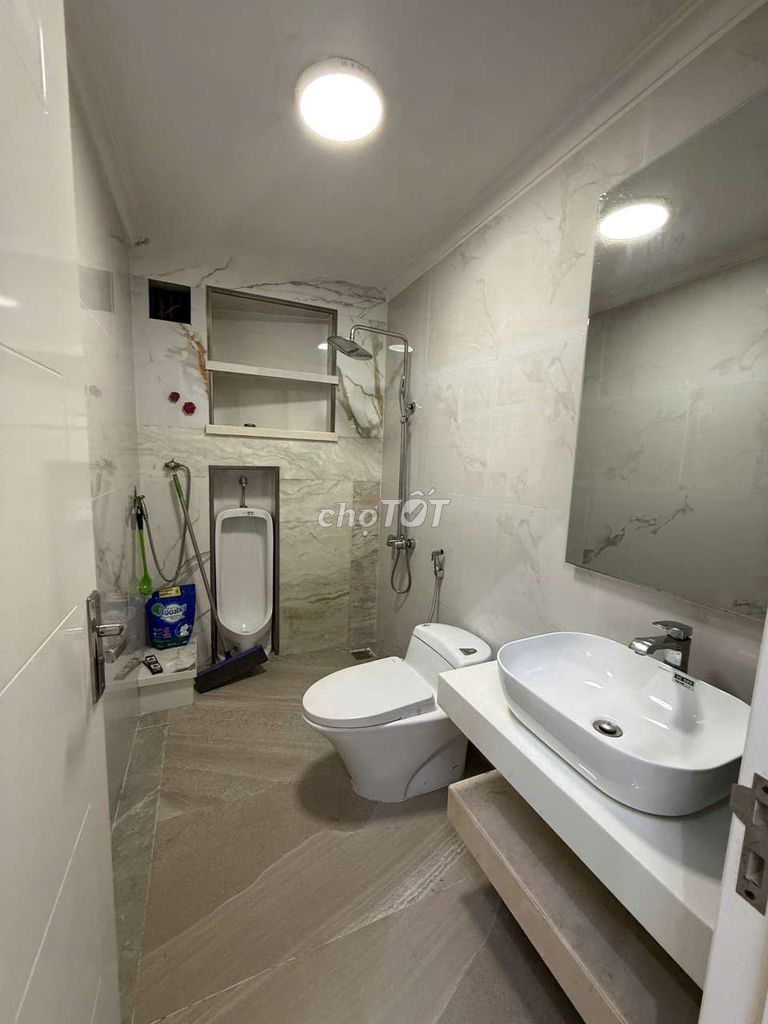 Renthouse 4 x18 meters.2 floors. 7 m Tô Hiệu.g.:12 million.