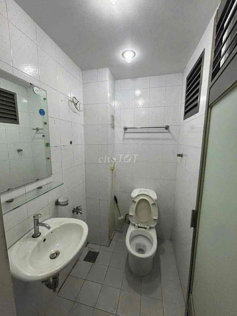 Rent a three-month street house. Two Ho Chi Minh City Gardens.