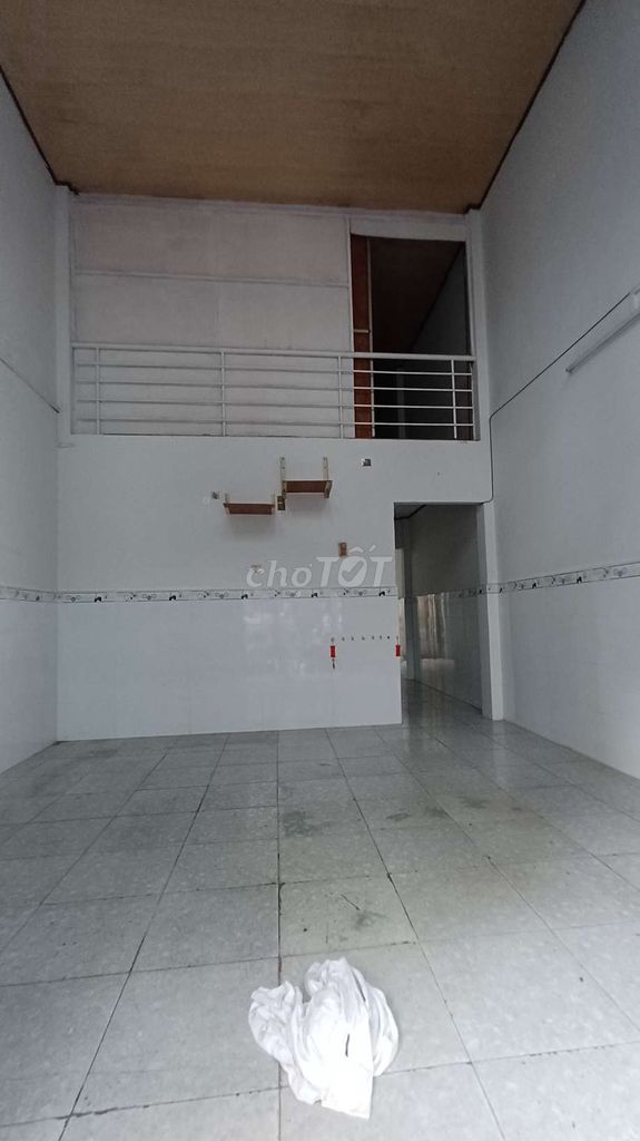 1 st ivest house (412) One bedroom floating all the way down to 5 M.