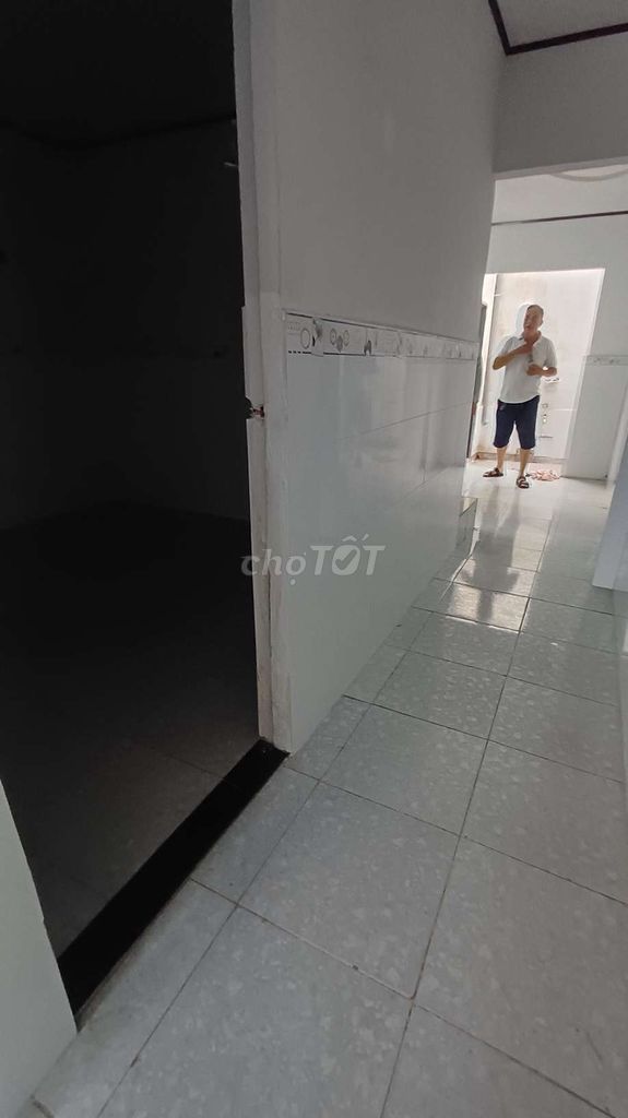 1 st ivest house (412) One bedroom floating all the way down to 5 M.