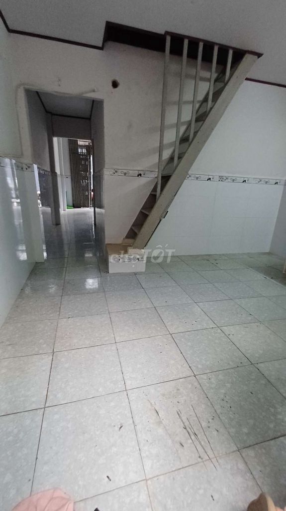 1 st ivest house (412) One bedroom floating all the way down to 5 M.
