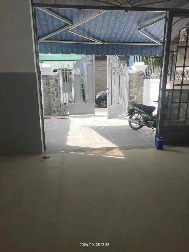 Phạm Văn Bạch alleyhouse (6 x11 M) - newly painted car park with a parking lot