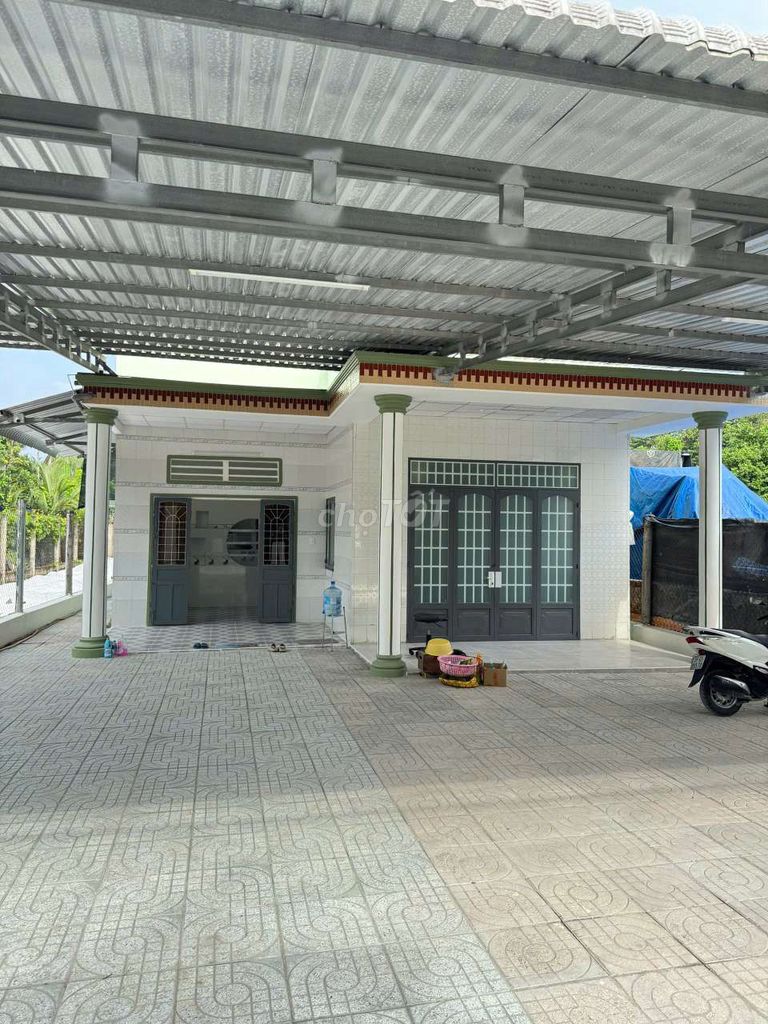 Thạnh Xuân 64 root house.