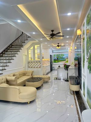 New House, Convenient Home, 2rd floor, 5 bedroom, Home of the Old House, 28 million.