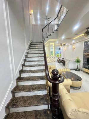New House, Convenient Home, 2rd floor, 5 bedroom, Home of the Old House, 28 million.