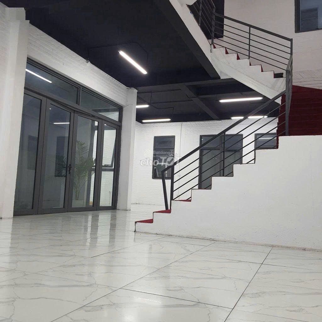 Rent Cửu Long_7 x 20 m d/M 3 stories, elevator.