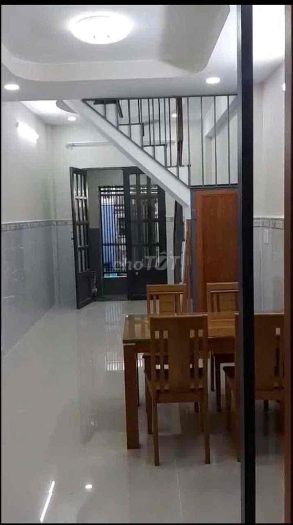 Nice new house with interiors on the third floor. Two bathrooms.