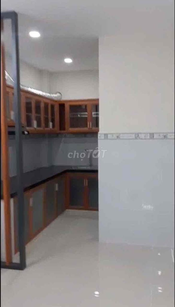 Nice new house with interiors on the third floor. Two bathrooms.
