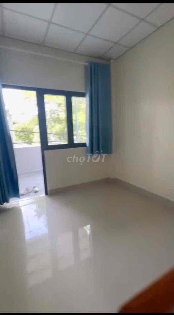 Nice new house with interiors on the third floor. Two bathrooms.