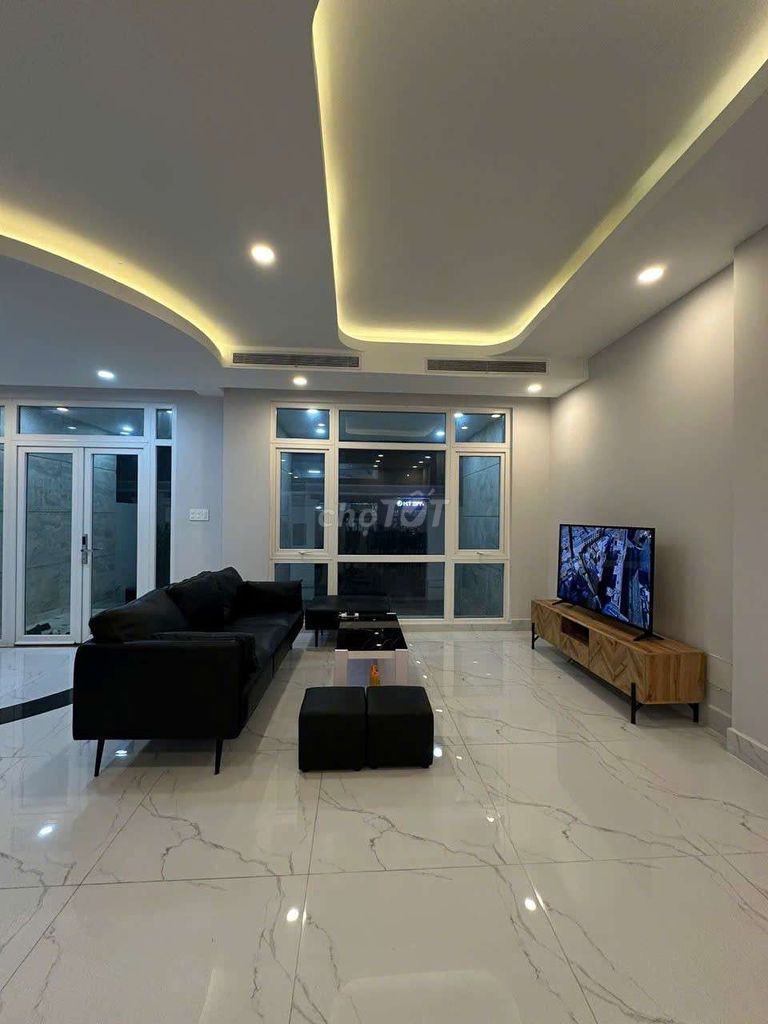 8 x 20 has 3 floors 7 bedroom 6 roof toilet (full interior)