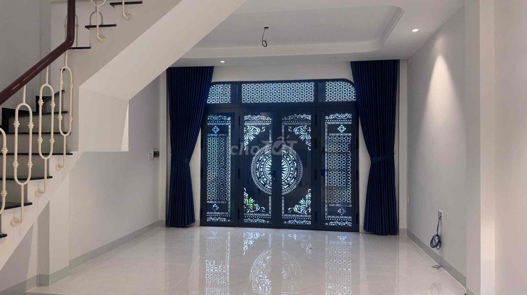 New building is 100% 3rd floor four bedroom 5 toilets - số 2 Trường Thọ Thủ Đức street