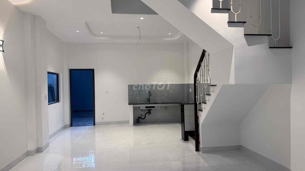 New building is 100% 3rd floor four bedroom 5 toilets - số 2 Trường Thọ Thủ Đức street
