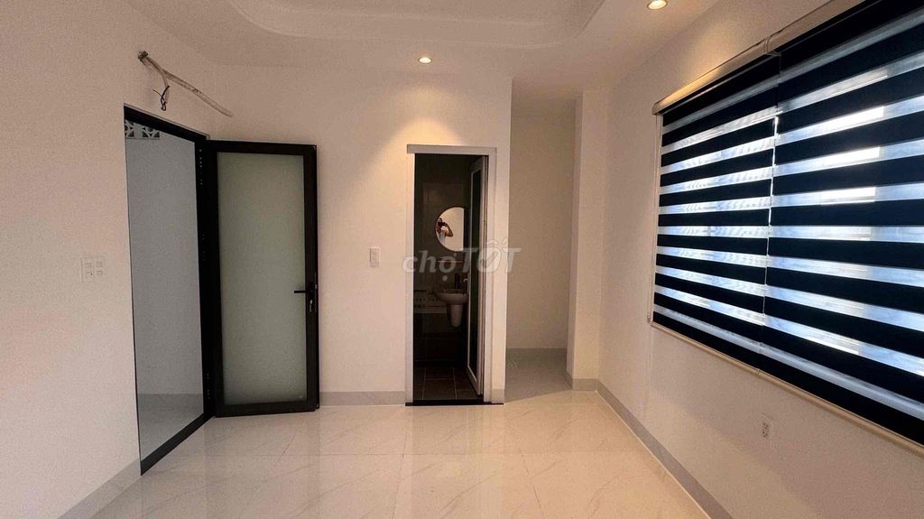 New building is 100% 3rd floor four bedroom 5 toilets - số 2 Trường Thọ Thủ Đức street