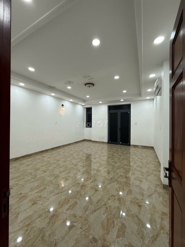 Rent an Alpha senior house, which handles area 100 meters, 4 stories.