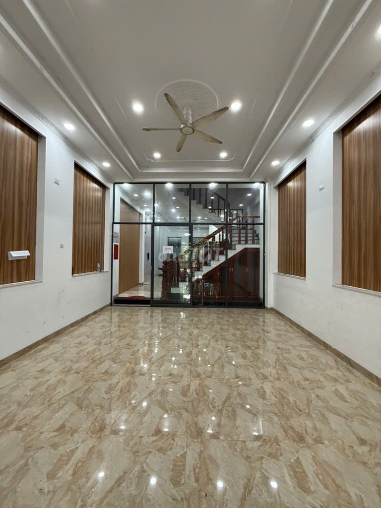 Rent an Alpha senior house, which handles area 100 meters, 4 stories.