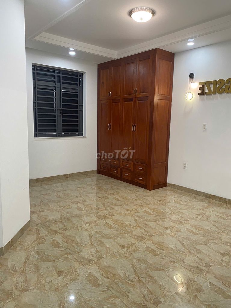 Rent an Alpha senior house, which handles area 100 meters, 4 stories.