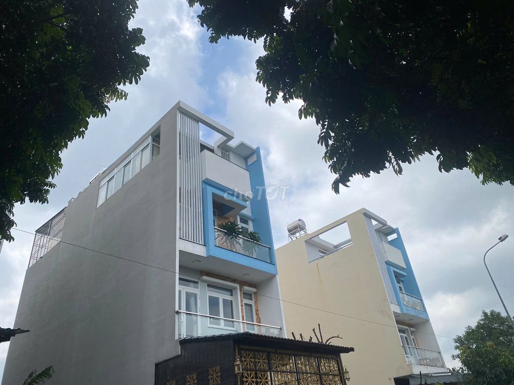 Rent an Alpha senior house, which handles area 100 meters, 4 stories.