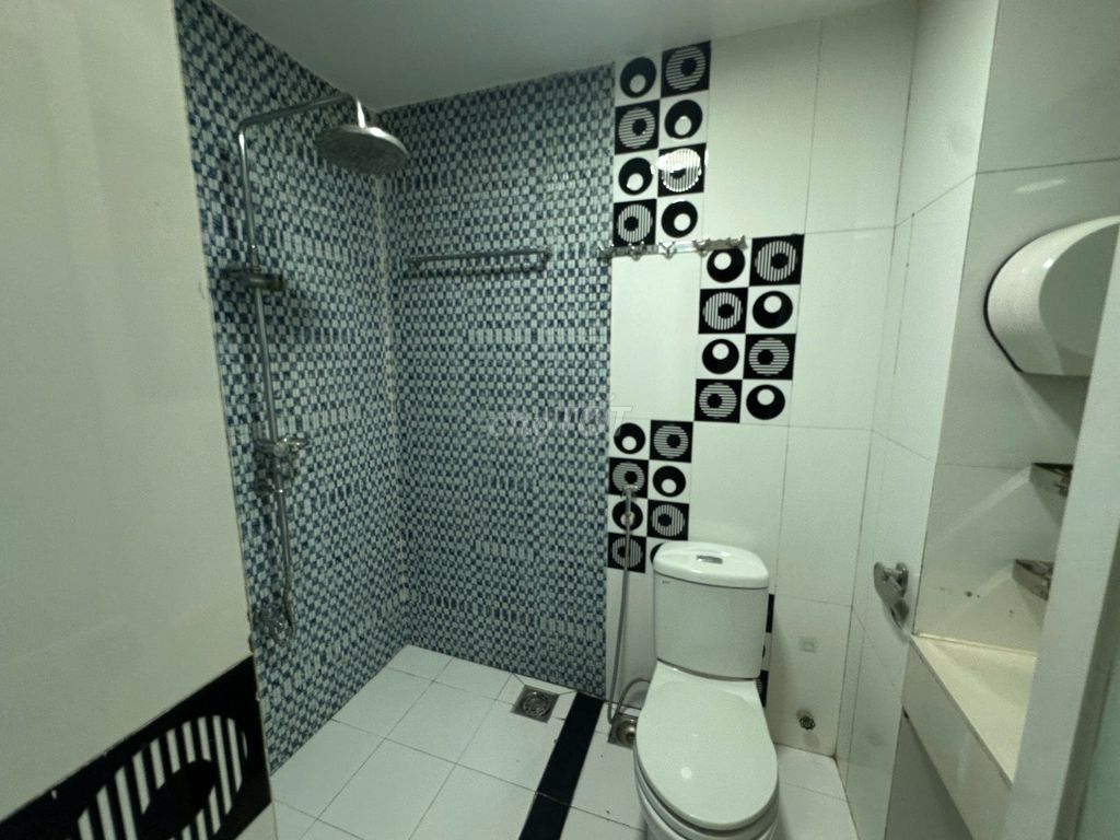 Renting the corner 2nd side of the 435th floor, District 10,