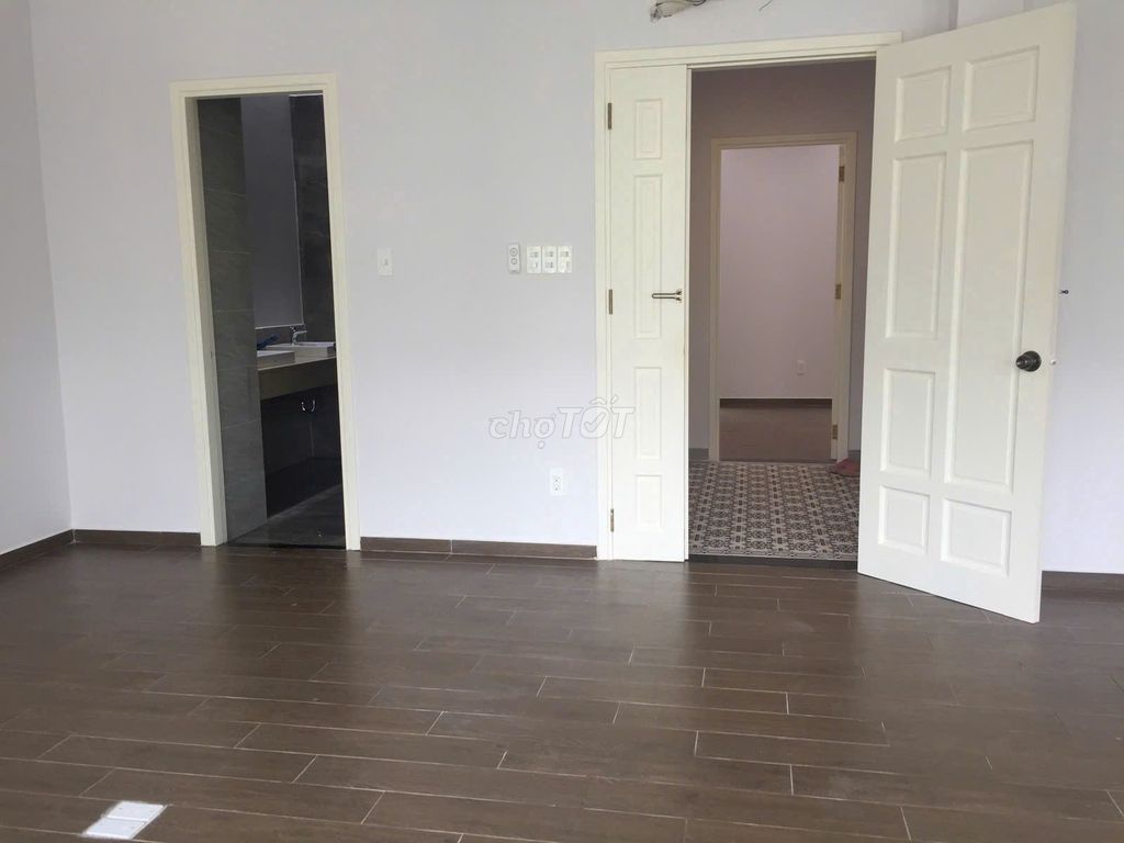 The villa at Phổ Quang Airport Airport: 8 X20 M ground vault 3 floors