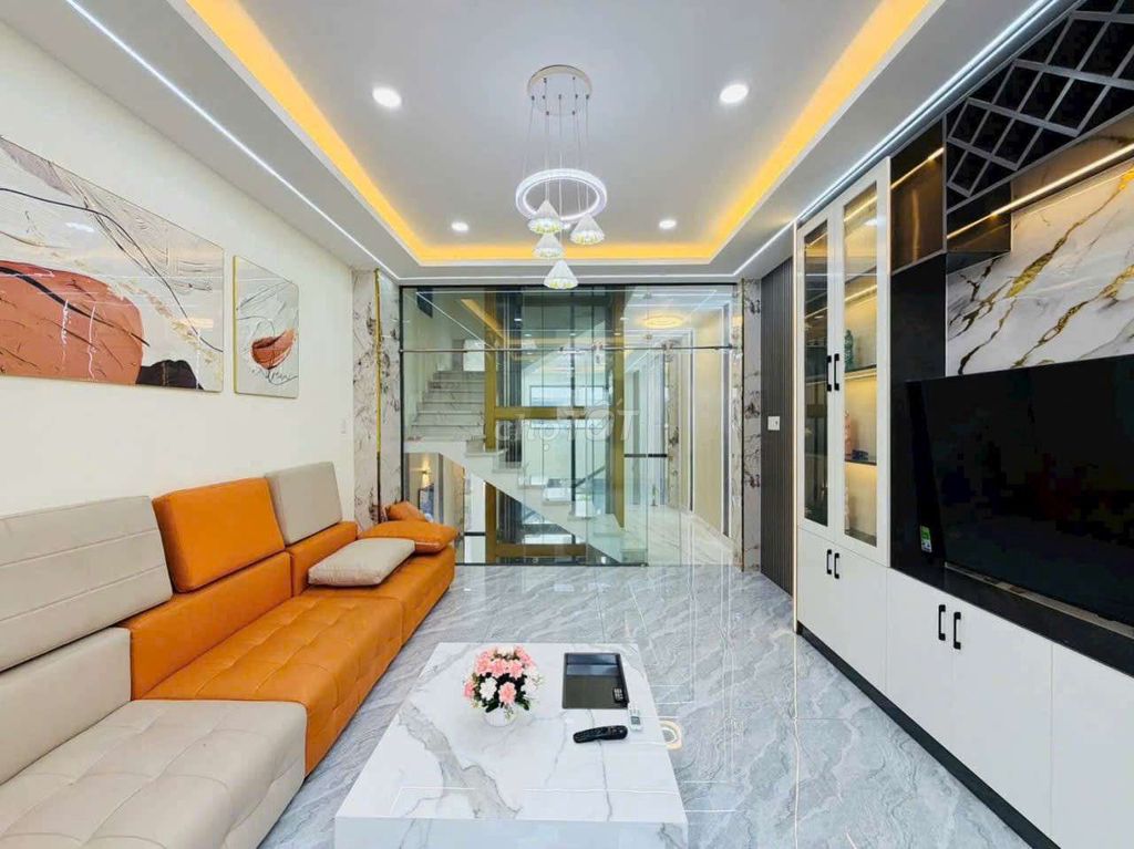 Rent a 1 st floor 5th floor bedroom 5 toilets with coal in it