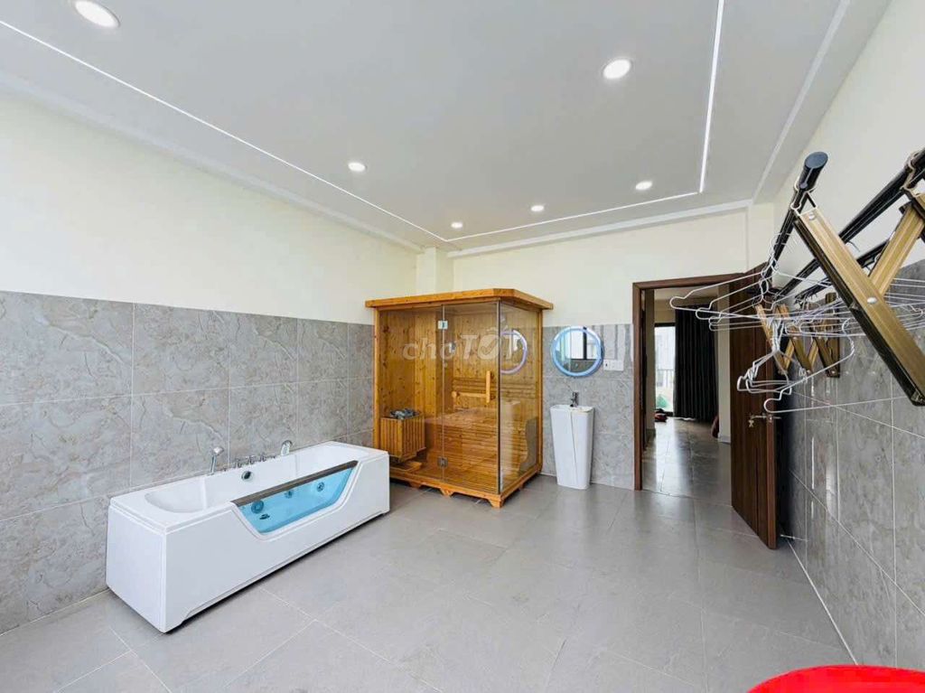 Rent a 1 st floor 5th floor bedroom 5 toilets with coal in it