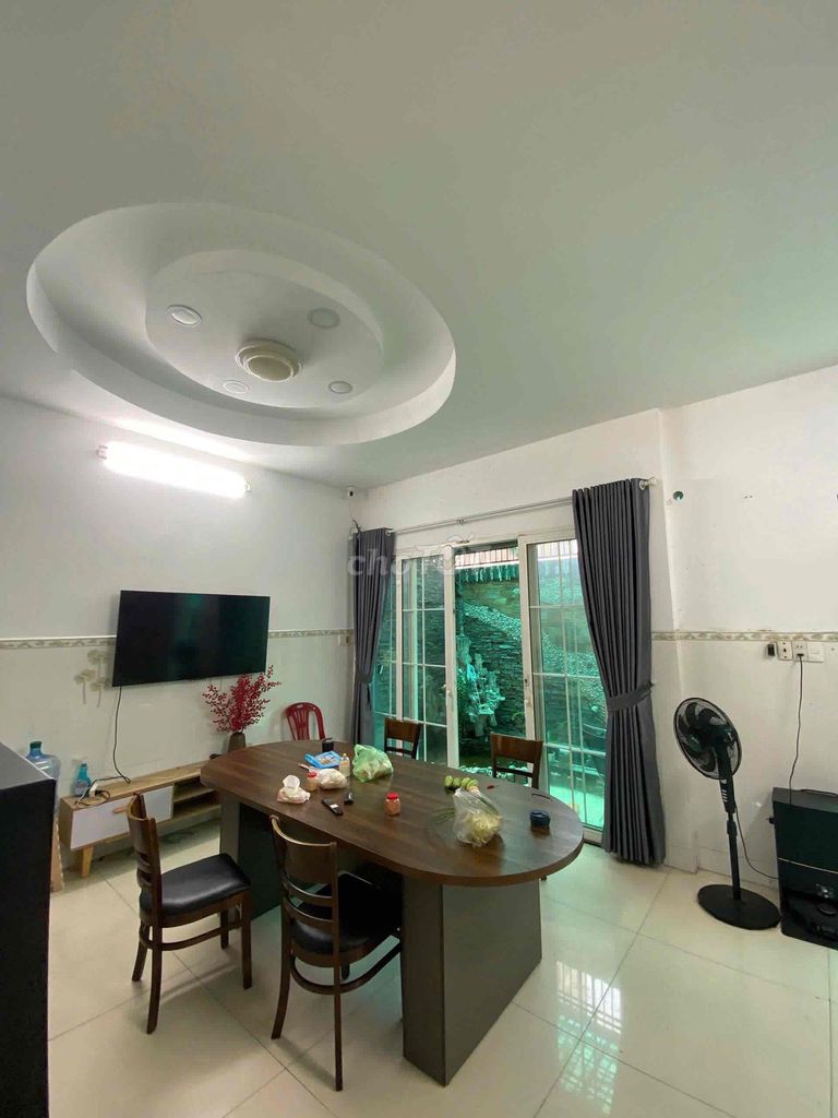 His villa was blue 6 A - 8 x 20 M - 4 floors - 7 bedroom 9 toilets - full interior - 40 million