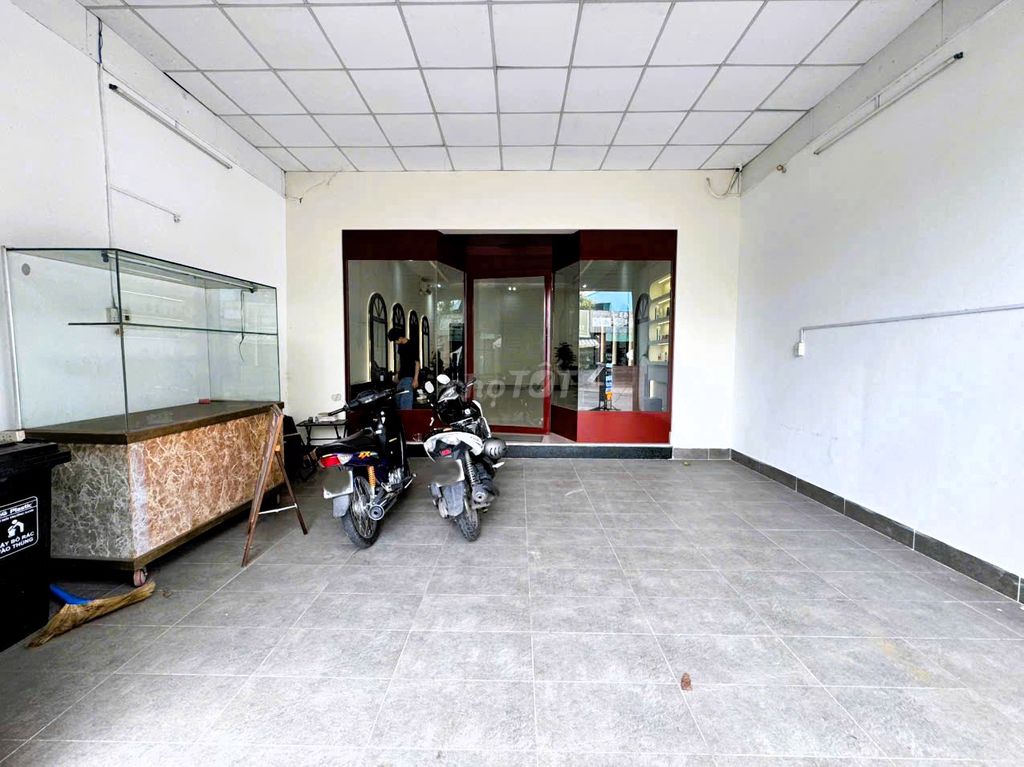 Two million down! Linh Xuân 150 m2 front house has a broad sidewalk business