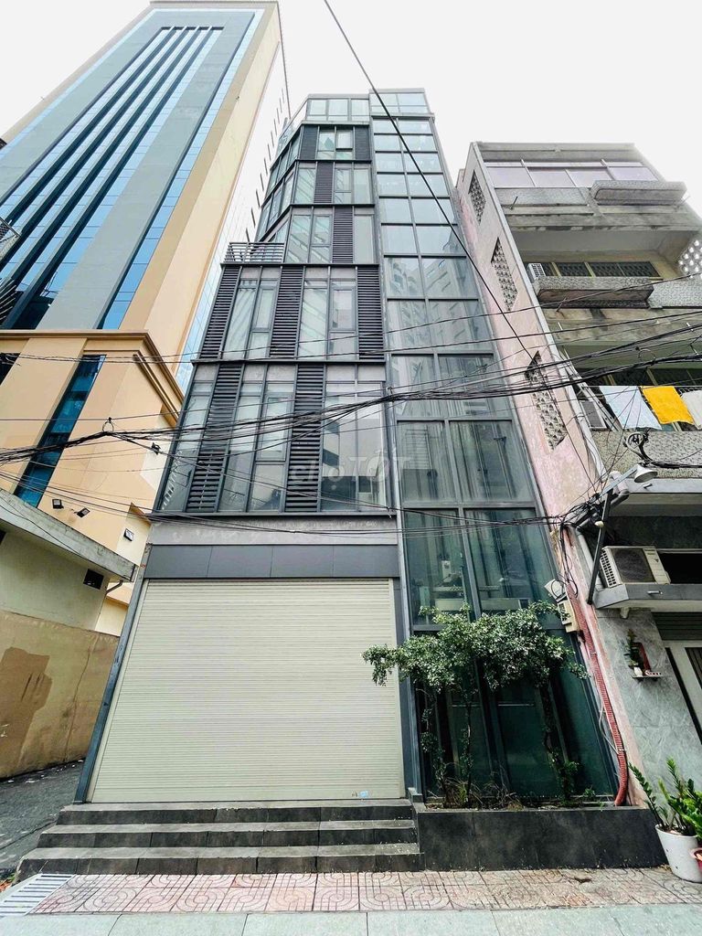 It's the owner who rents a two-thirty-thirty-two-thirty-two-thirty-two-foot district.