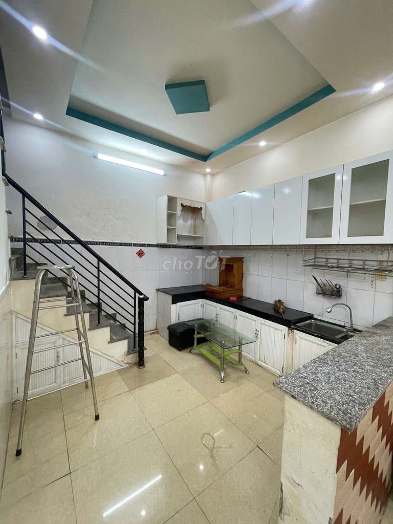 We'll rent out Nguyễn Thượng Hiền. Two bedrooms for 10 million.