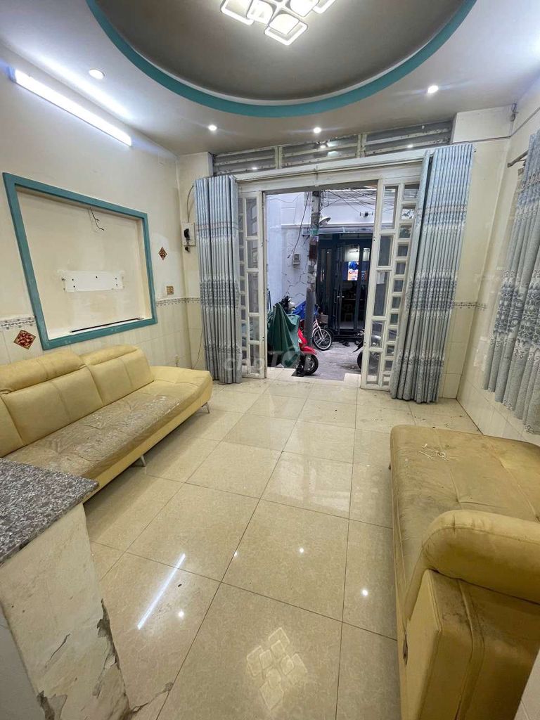 We'll rent out Nguyễn Thượng Hiền. Two bedrooms for 10 million.