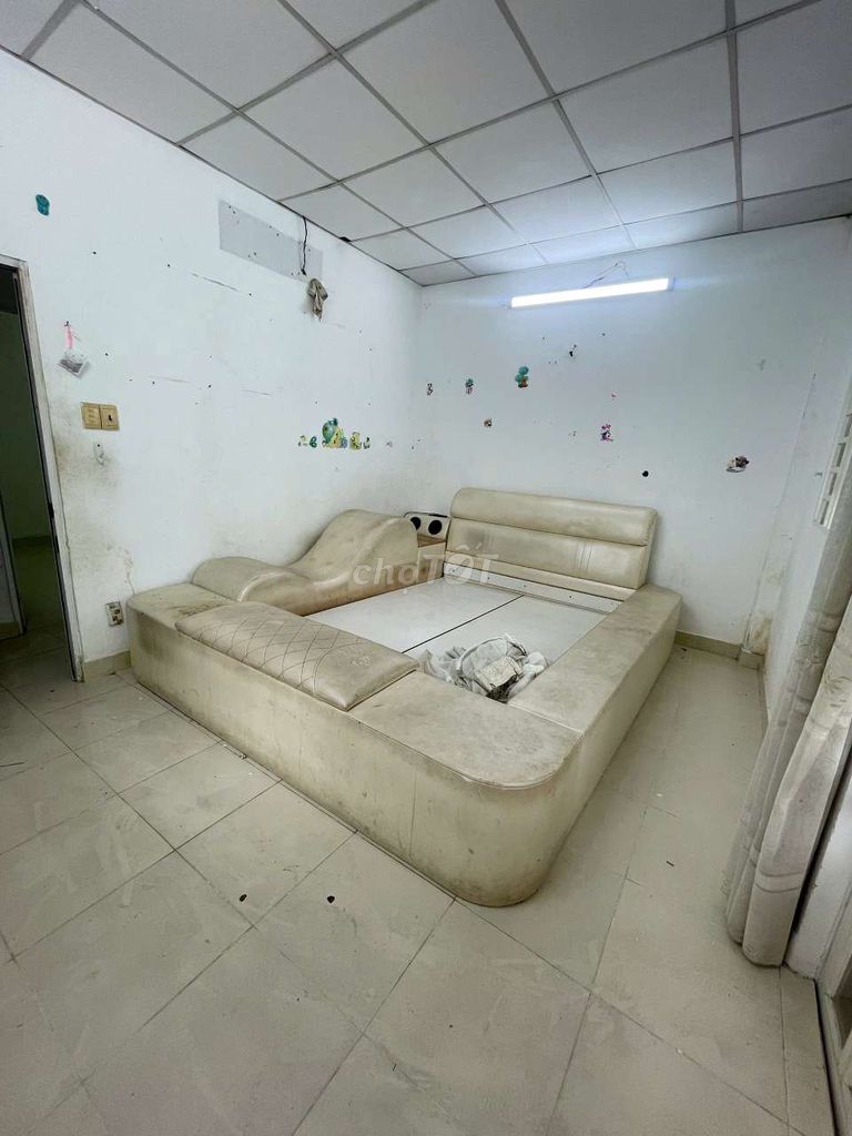 We'll rent out Nguyễn Thượng Hiền. Two bedrooms for 10 million.