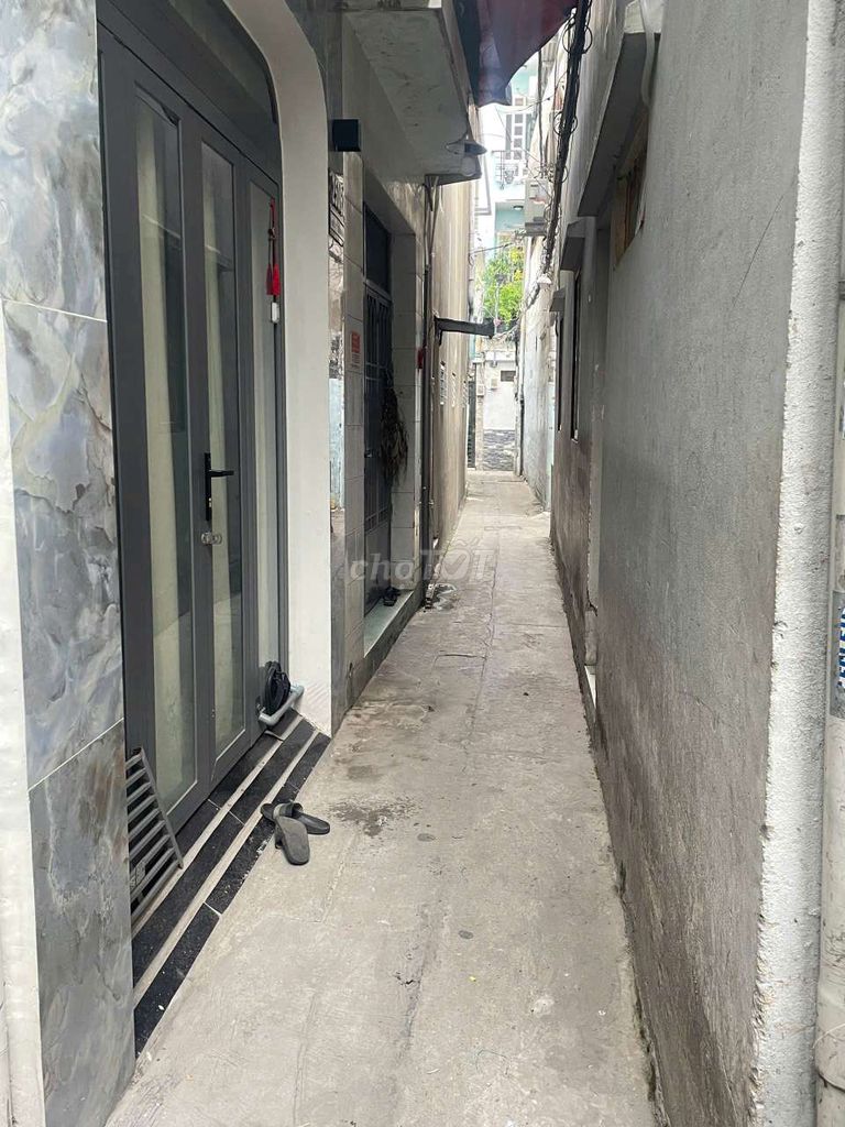 We'll rent out Nguyễn Thượng Hiền. Two bedrooms for 10 million.