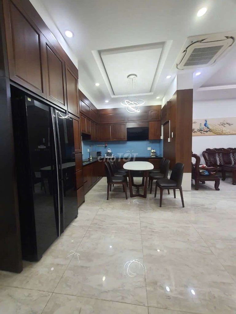 "Golden Bình Chánh."