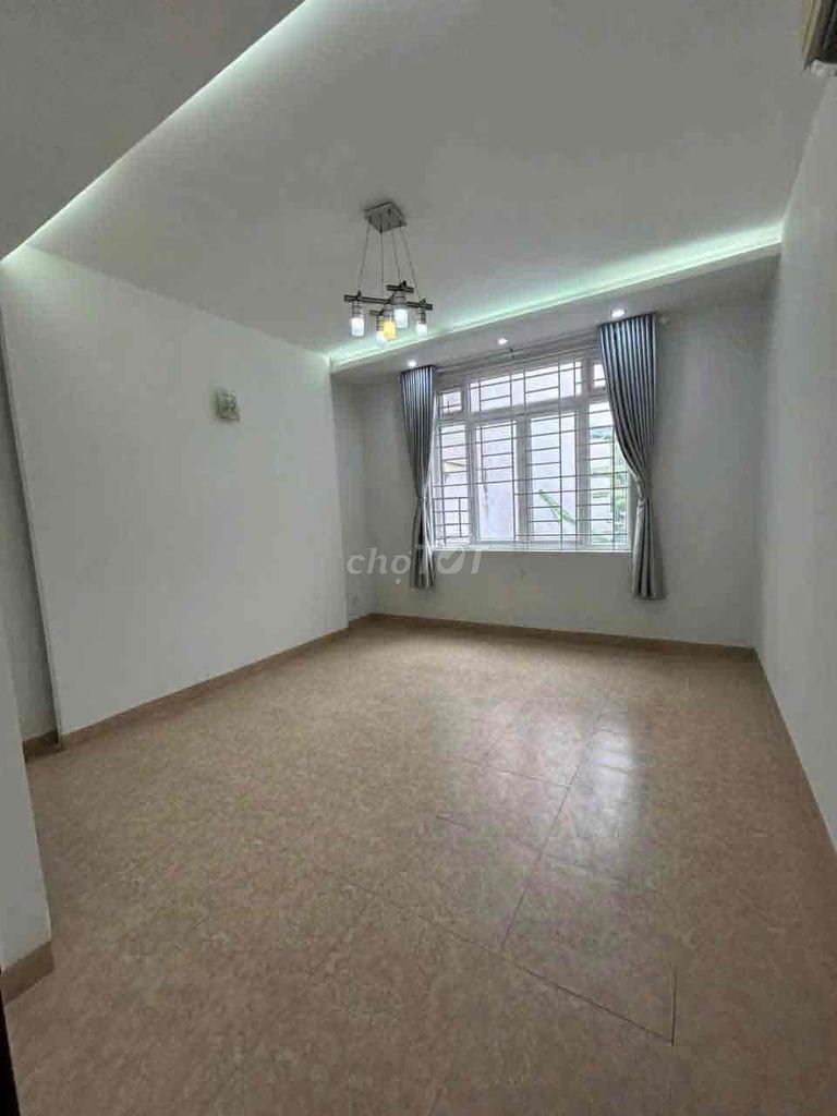 Rent a cash house number one Tân Phong in 7th.