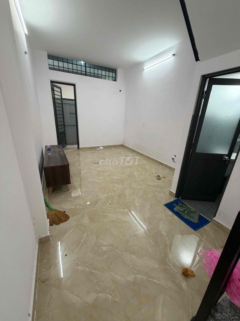 Phan Xích Long Motorway is 3.3 x 10.5 meters 2 4th floor bedroom 3 toilets