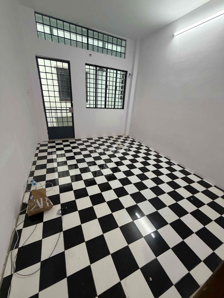 Phan Xích Long Motorway is 3.3 x 10.5 meters 2 4th floor bedroom 3 toilets
