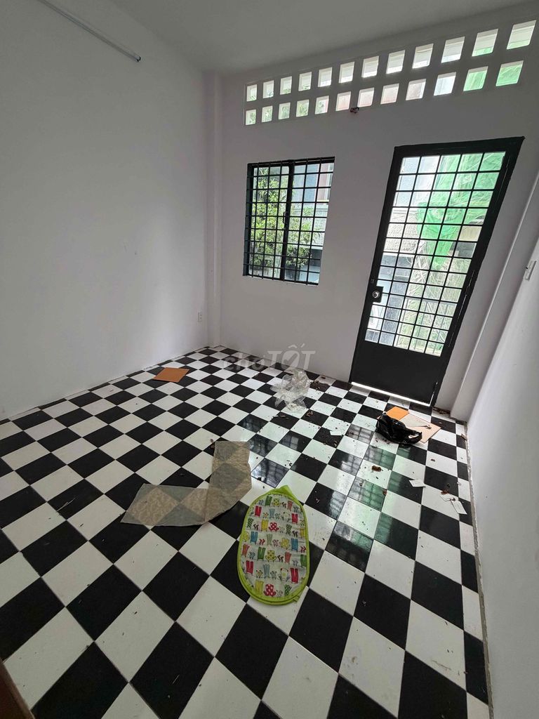 Phan Xích Long Motorway is 3.3 x 10.5 meters 2 4th floor bedroom 3 toilets