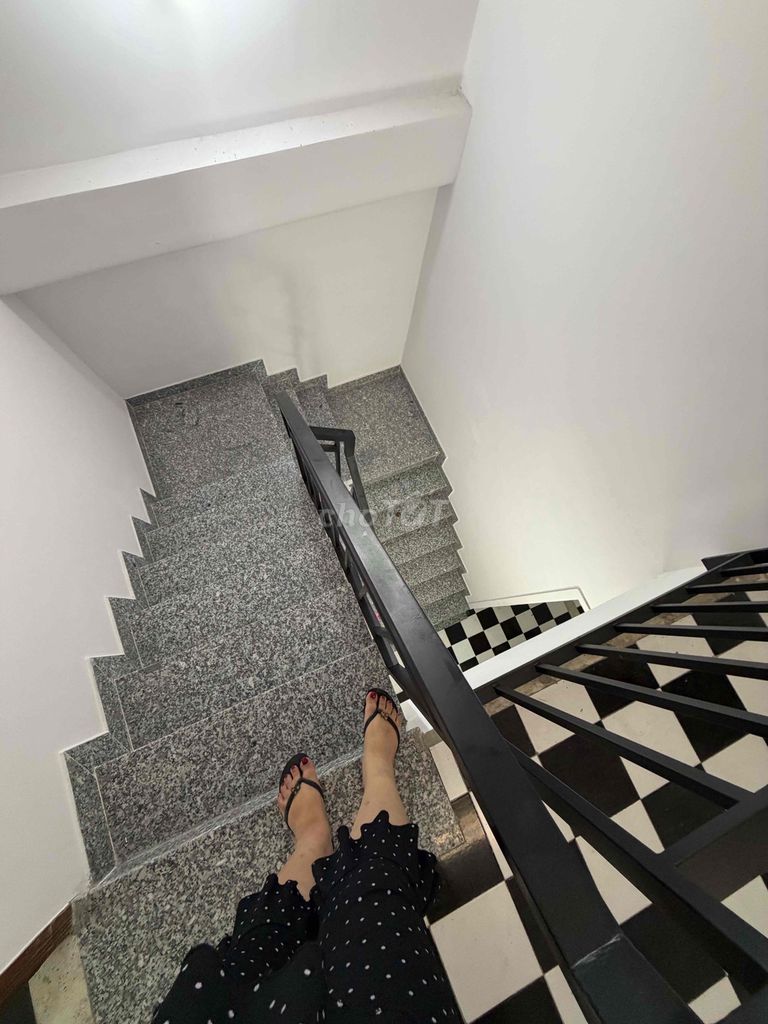 Phan Xích Long Motorway is 3.3 x 10.5 meters 2 4th floor bedroom 3 toilets