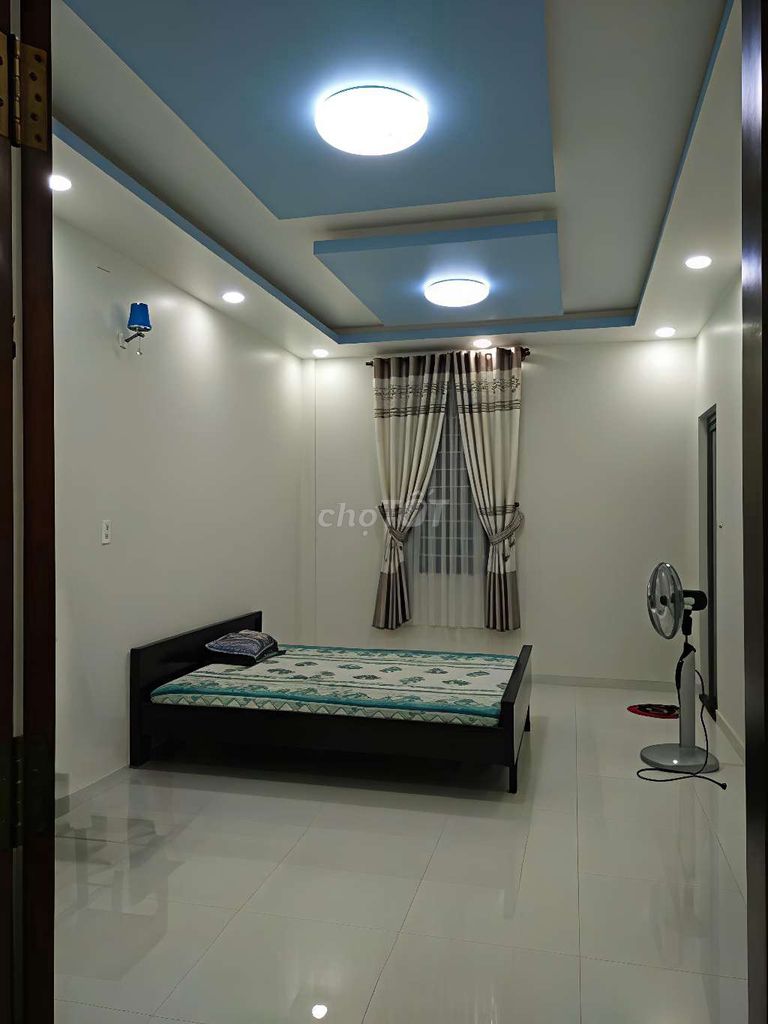 First floor, third floor, six bedroom, empty ground all the time. which is also tycty